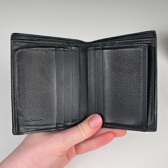 Salvatore Ferragamo Gancini logo engraved Bifold wallet Leather Black - Picture 7 of 8